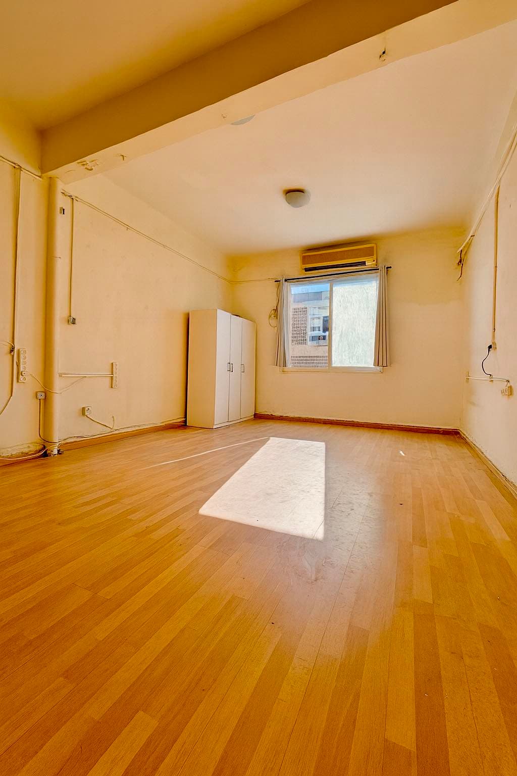 1 room rental in Neve Tzedek