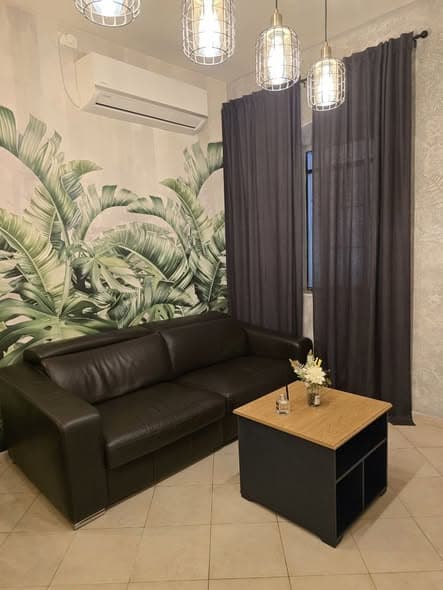 2 room rental in Neve Tzedek