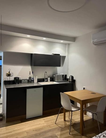 1 room rental in Neve Tzedek