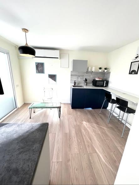1 room rental in Neve Tzedek