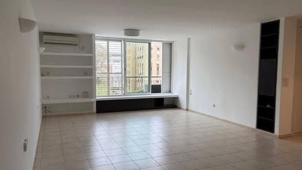 4 room rental in Ramat Aviv - Photo 3