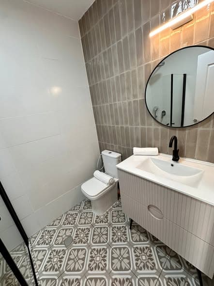 5 room rental in Old North - Photo 4
