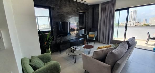  rental in Florentin - Photo 1