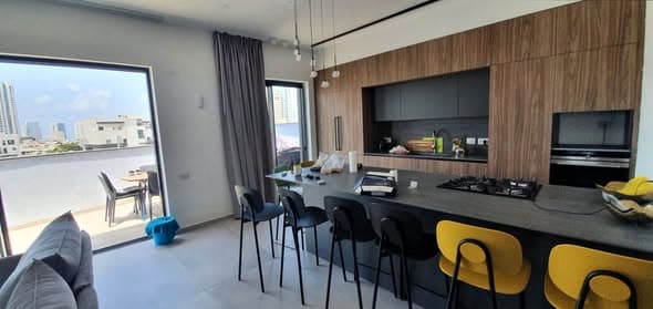  rental in Florentin - Photo 2