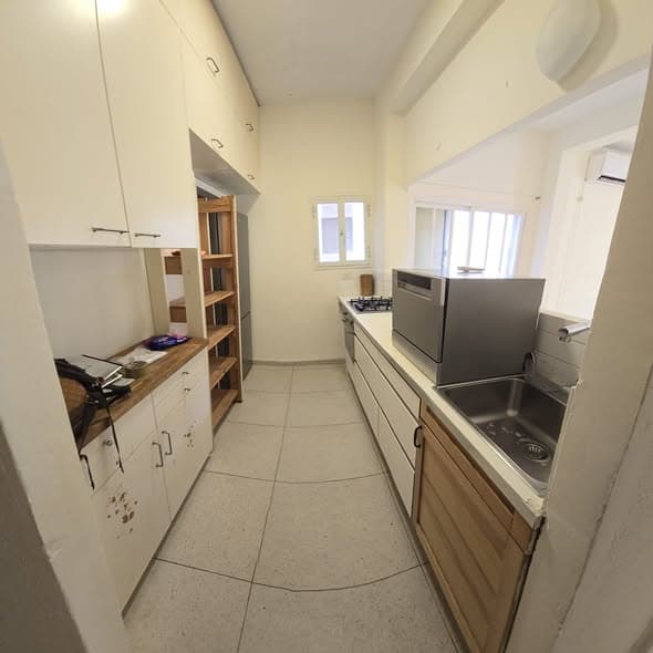 5 room rental in Old North - Photo 1