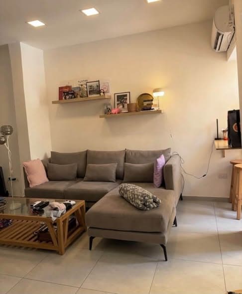  rental in Florentin - Photo 2