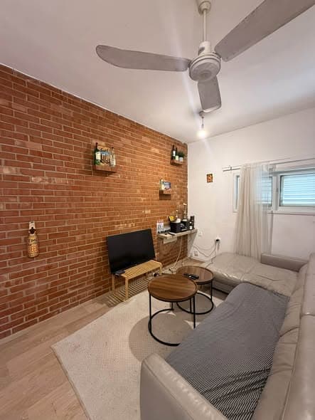 4 room rental in Old North - Photo 2