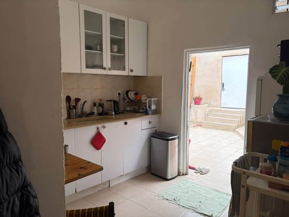 1 room rental in Kerem HaTeimanim