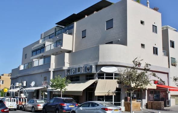 5 room rental in Ramat Aviv - Photo 1