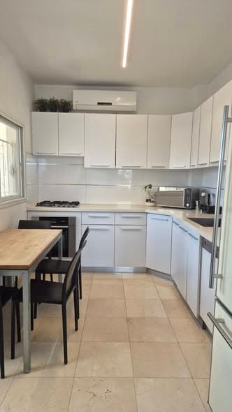 4 room rental in Old North - Photo 3