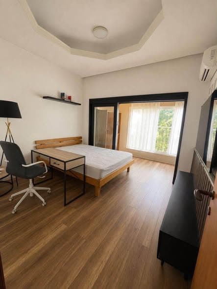 5 room rental in Old North