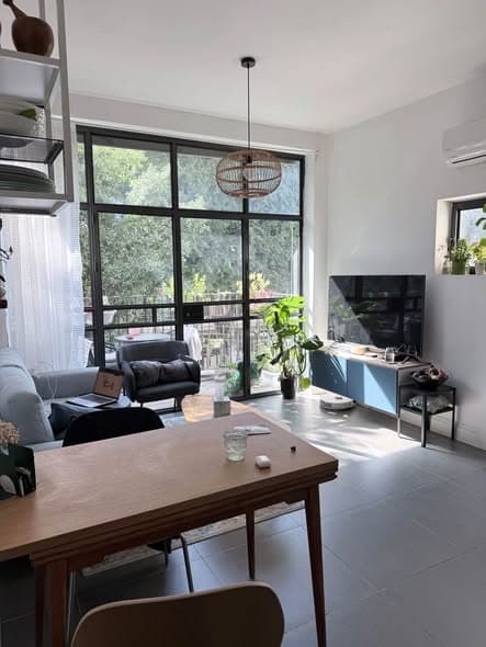 2 room rental in Old North - Photo 1
