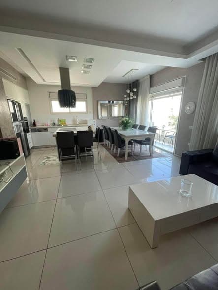 5 room rental in Old North