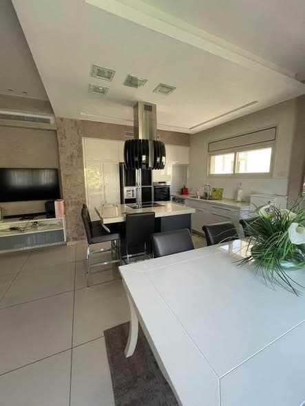 5 room rental in Old North