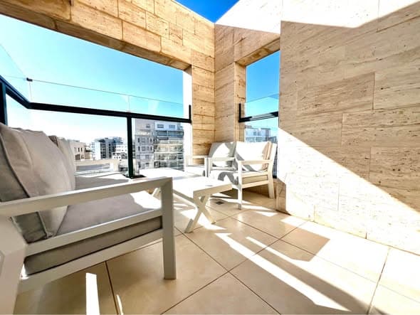 5 room rental in Ramat Aviv