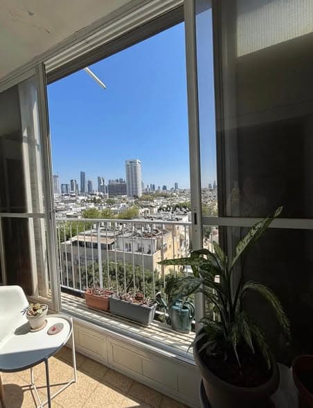 4 room rental in Old North - Photo 2