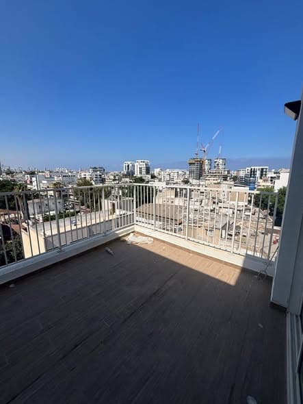 4 room rental in Florentin - Photo 1