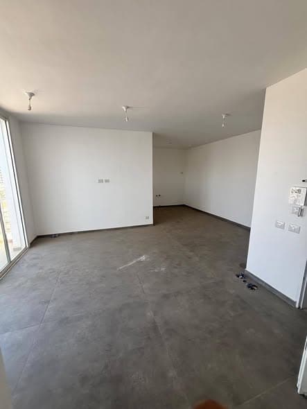 4 room rental in Florentin - Photo 2