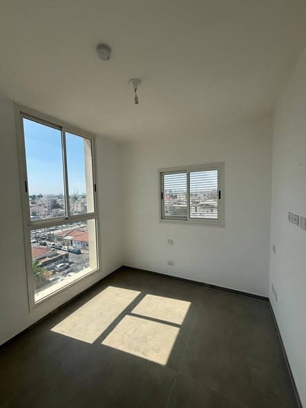 4 room rental in Florentin - Photo 3