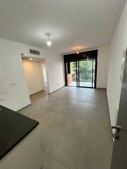 3 room rental in Florentin - Photo 2