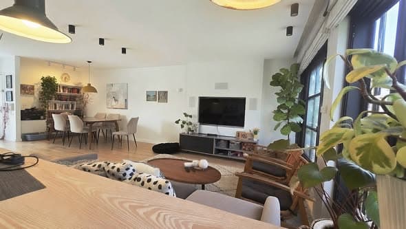 5 room rental in Old North - Photo 4