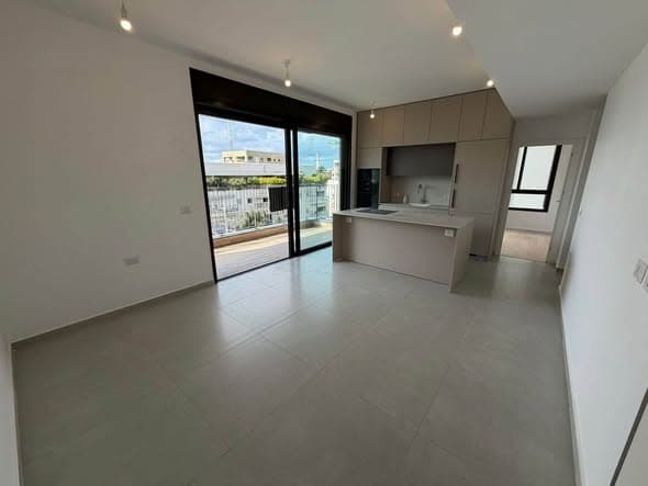 4 room rental in Park Hayarkon - Photo 2