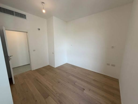 4 room rental in Park Hayarkon - Photo 4