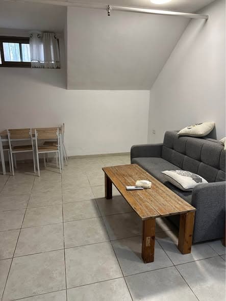 1 room rental in Kerem HaTeimanim